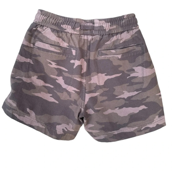 Athleta Camo Farallon Short, Black Olive Camo SIZE 0
#566687 01002 preloved - Picture 5 of 8